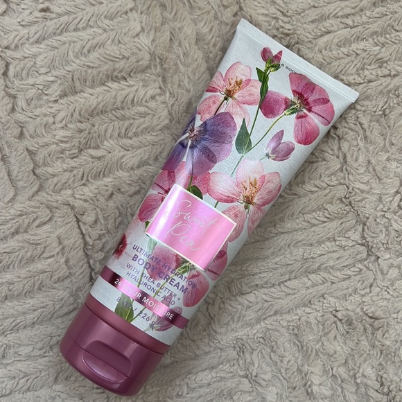 Sweet Pea Ultimate Hydration Body Cream 8oz, Bath & Body Works, New unopened - Picture 15 of 16